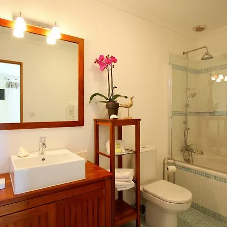 Le Port D'attache Bed & Breakfast Vallauris