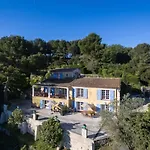 Le Port D'attache