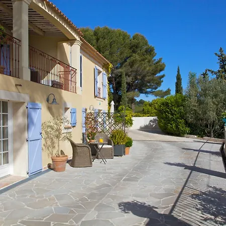 Le Port D'attache Bed & Breakfast