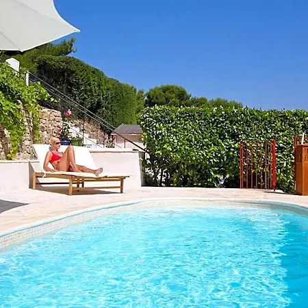 Le Port D'attache Bed and Breakfast Vallauris